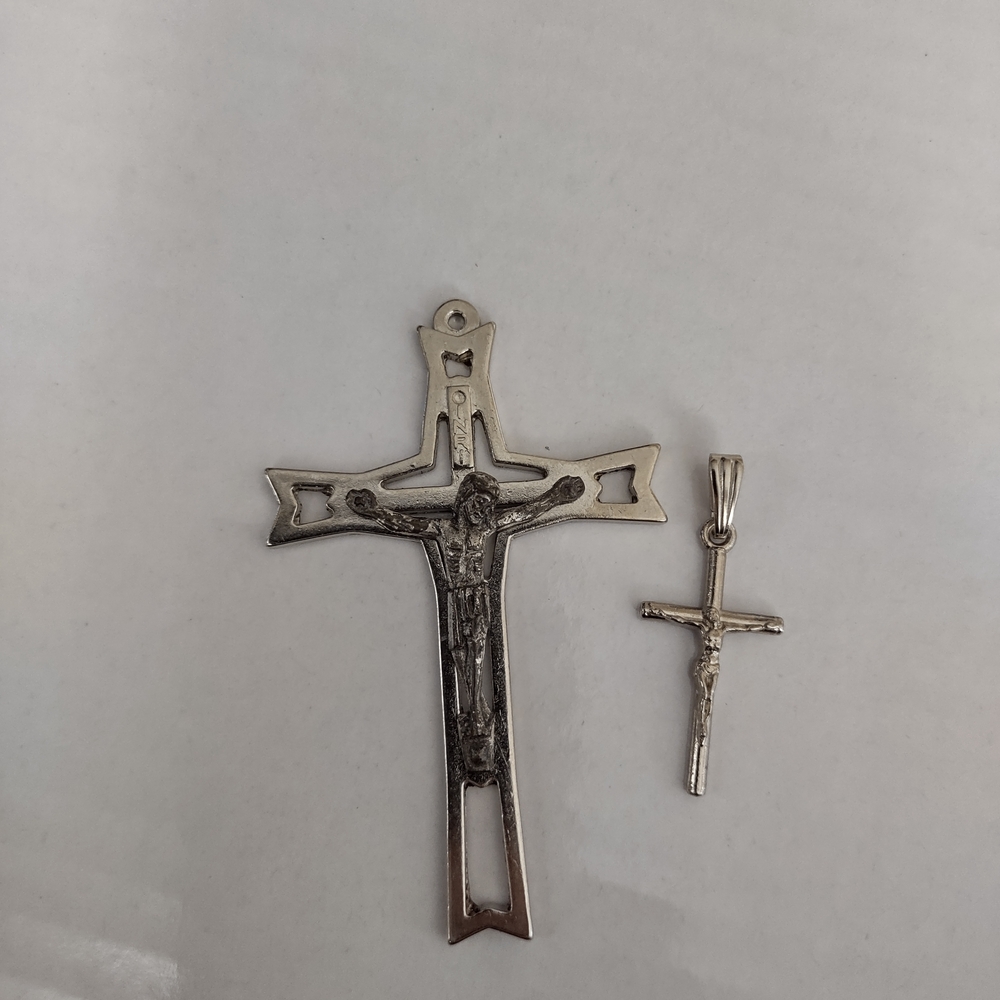 Silver Crucifix Pendant Set